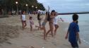 Vídeo: niños y niñas jugando en la playa | Recurso educativo 26139