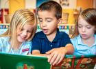 Nens mirant un llibre | Recurso educativo 680755