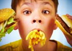 Niño comiendo comida rápida | Recurso educativo 686201